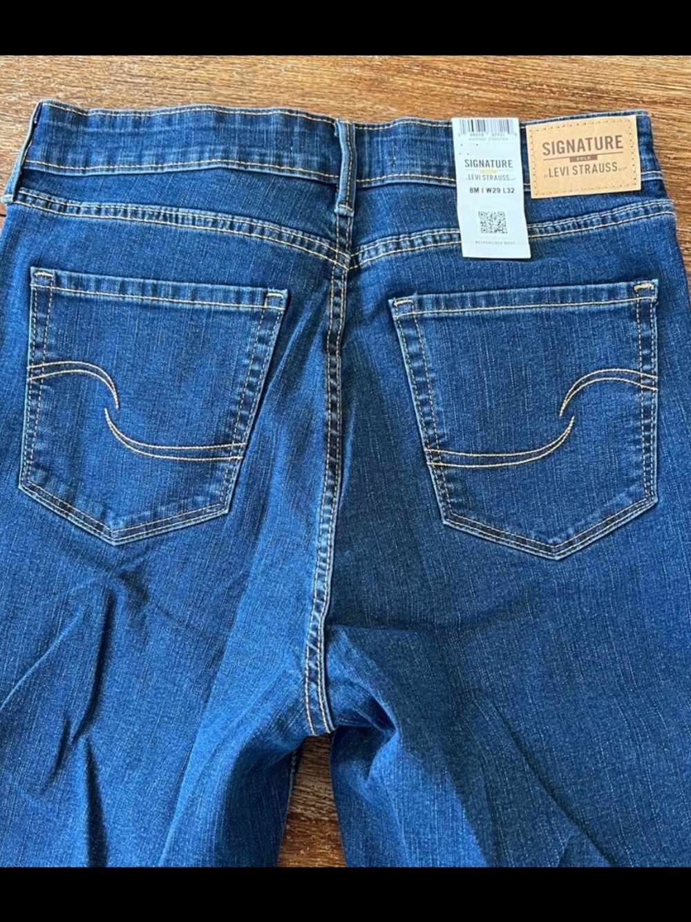 Levi Strauss Signature Women’s Jeans Totally Shaping High Rise Flare 8M 29x32